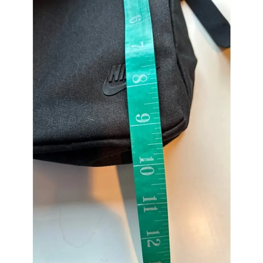 Nike Core Small Item Sling Bag Black Crossbody Adjustable Flight Messenger Adult